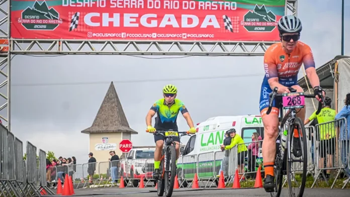 desafio-serra-rio-rastro Ciclistas participam do Desafio Serra do Rio do Rastro, competição que provoca a interdição da SC-390 entre Lauro Müller e Bom Jardim da Serra.