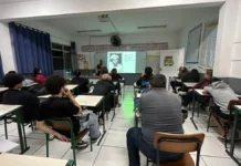 Alunos da EJA em São José têm até sexta-feira (16) para fazer rematrícula Alunos da Educação de Jovens e Adultos (EJA) acompanham aula em São José, onde a rede municipal realiza rematrículas para o primeiro semestre de 2027.