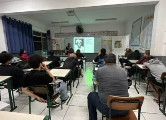 Alunos da EJA em São José têm até sexta-feira (16) para fazer rematrícula Alunos da Educação de Jovens e Adultos (EJA) acompanham aula em São José, onde a rede municipal realiza rematrículas para o primeiro semestre de 2027.
