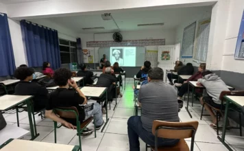 Alunos da EJA em São José têm até sexta-feira (16) para fazer rematrícula Alunos da Educação de Jovens e Adultos (EJA) acompanham aula em São José, onde a rede municipal realiza rematrículas para o primeiro semestre de 2027.