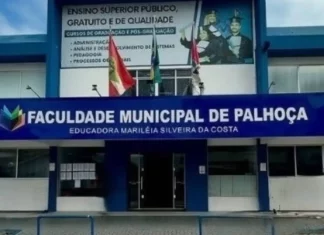 Último dia para se inscrever no vestibular da Faculdade Municipal de Palhoça Fachada da Faculdade Municipal de Palhoça (FMP), que oferece 162 vagas em quatro cursos superiores gratuitos no vestibular 2027.