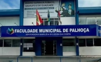 Último dia para se inscrever no vestibular da Faculdade Municipal de Palhoça Fachada da Faculdade Municipal de Palhoça (FMP), que oferece 162 vagas em quatro cursos superiores gratuitos no vestibular 2027.