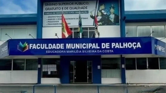 faculdade-palhoca Fachada da Faculdade Municipal de Palhoça (FMP), que oferece 162 vagas em quatro cursos superiores gratuitos no vestibular 2027.