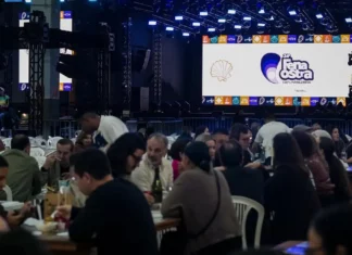 Fenaostra 2026 recebe 70 mil pessoas em sete dias e registra crescimento de 27% no público Público reunido na Fenaostra 2026, no Centrosul, em Florianópolis, durante evento gastronômico e cultural que recebeu 70 mil visitantes em sete dias.
