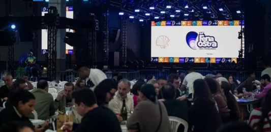 Fenaostra 2026 recebe 70 mil pessoas em sete dias e registra crescimento de 27% no público Público reunido na Fenaostra 2026, no Centrosul, em Florianópolis, durante evento gastronômico e cultural que recebeu 70 mil visitantes em sete dias.
