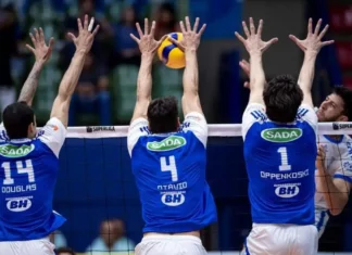 São José recebe final da Supercopa Masculina de Vôlei Jogadores do Sada Cruzeiro fazem bloqueio durante partida de vôlei; equipe disputa a final da Supercopa Masculina em São José.