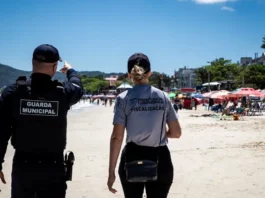 Florianópolis é eleita a capital mais segura do Brasil pelo quarto ano consecutivo Agentes da Guarda Municipal e da fiscalização durante patrulhamento em praia de Florianópolis, eleita a capital mais segura do Brasil pelo quarto ano consecutivo