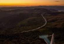 Temperaturas podem ficar abaixo de zero na segunda-feira em Santa Catarina Paisagem da Serra catarinense ao amanhecer ilustra a previsão de temperaturas abaixo de zero e possibilidade de geada em Santa Catarina.