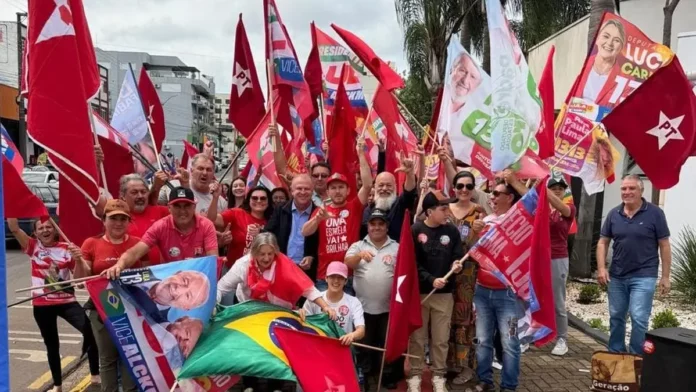 Gelson Merisio participa de mobilização com apoiadores durante agenda de campanha no Oeste de Santa Catarina.