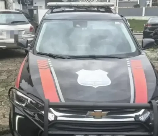 Guarda Municipal de São José encontra homem escondido sob cobertor após furto Viatura da Guarda Municipal de São José, que prendeu um homem suspeito de furtar um estabelecimento comercial no bairro Campinas.
