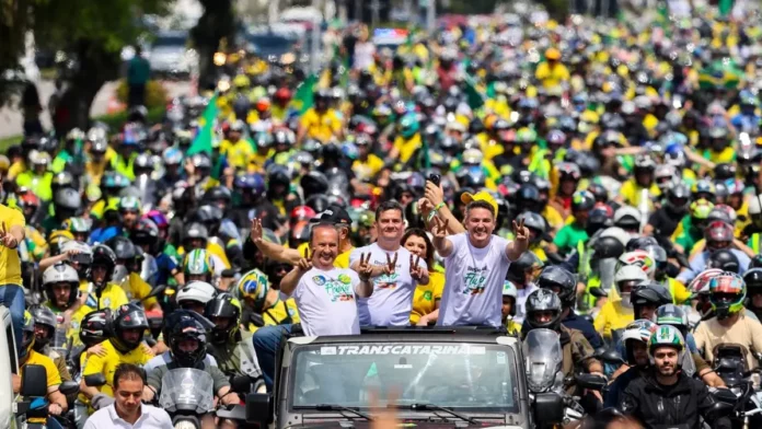 motociata-flavio-bolsonaro-1200x675 Motociata em apoio a Flávio Bolsonaro reúne lideranças políticas e milhares de motociclistas na Beira-Mar Norte, em Florianópolis, durante manifestação eleitoral.