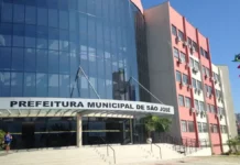 Prefeitura de São José muda plano de saúde dos servidores municipais Fachada da Prefeitura de São José, responsável pela mudança do plano de saúde dos servidores municipais e seus dependentes.