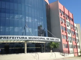 Prefeitura de São José muda plano de saúde dos servidores municipais Fachada da Prefeitura de São José, responsável pela mudança do plano de saúde dos servidores municipais e seus dependentes.