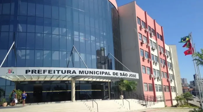 Fachada da Prefeitura de São José, responsável pela mudança do plano de saúde dos servidores municipais e seus dependentes.