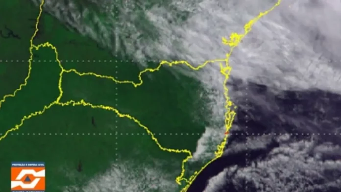 satelite-frente-fria-1200x675 Imagem de satélite mostra Santa Catarina e a nebulosidade sobre o Litoral antes da chegada de uma frente fria, que deve provocar temporais no estado.